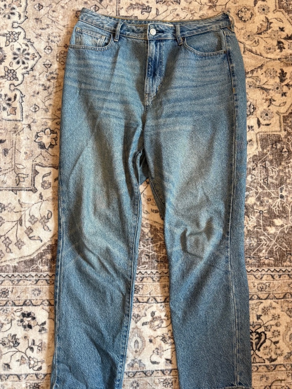 Pacsun Jean- 29 Mom Jean- the most flattering color of pants - Picture 2 of 4